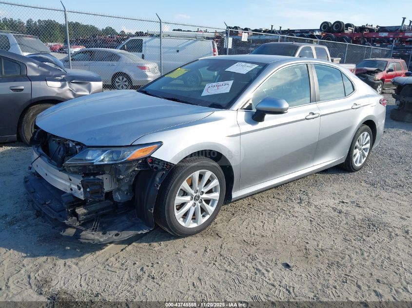 Toyota Camry 2020 — photo 2