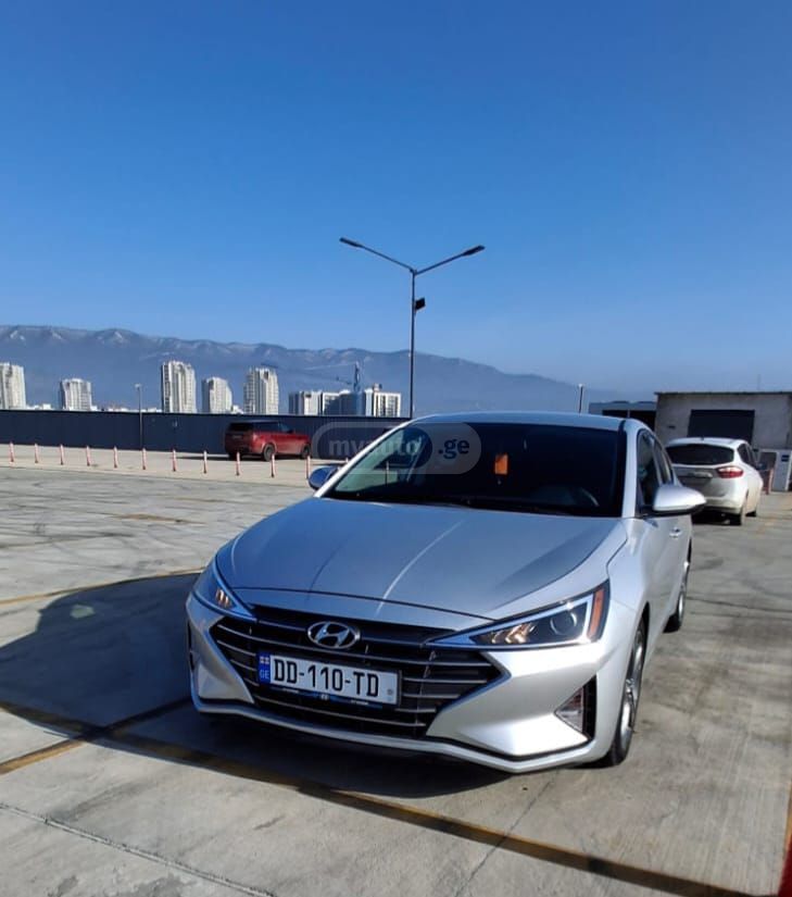 Hyundai Elantra 2019 — photo 2