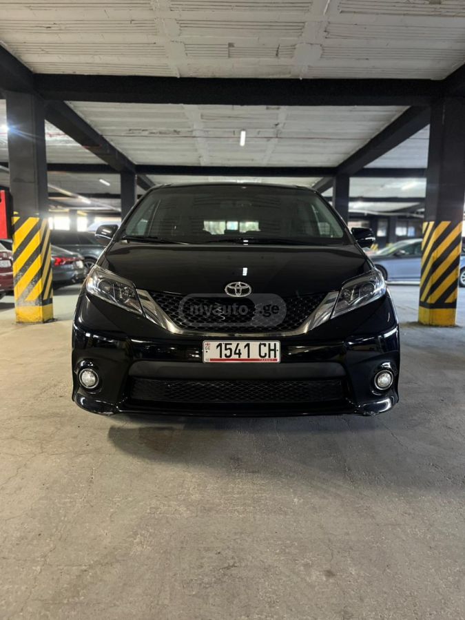 Toyota Sienna 2016 — photo 2