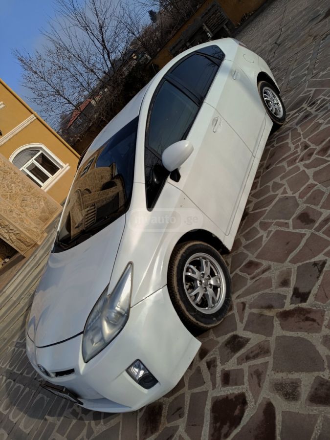 Toyota Prius 2011 — photo 2