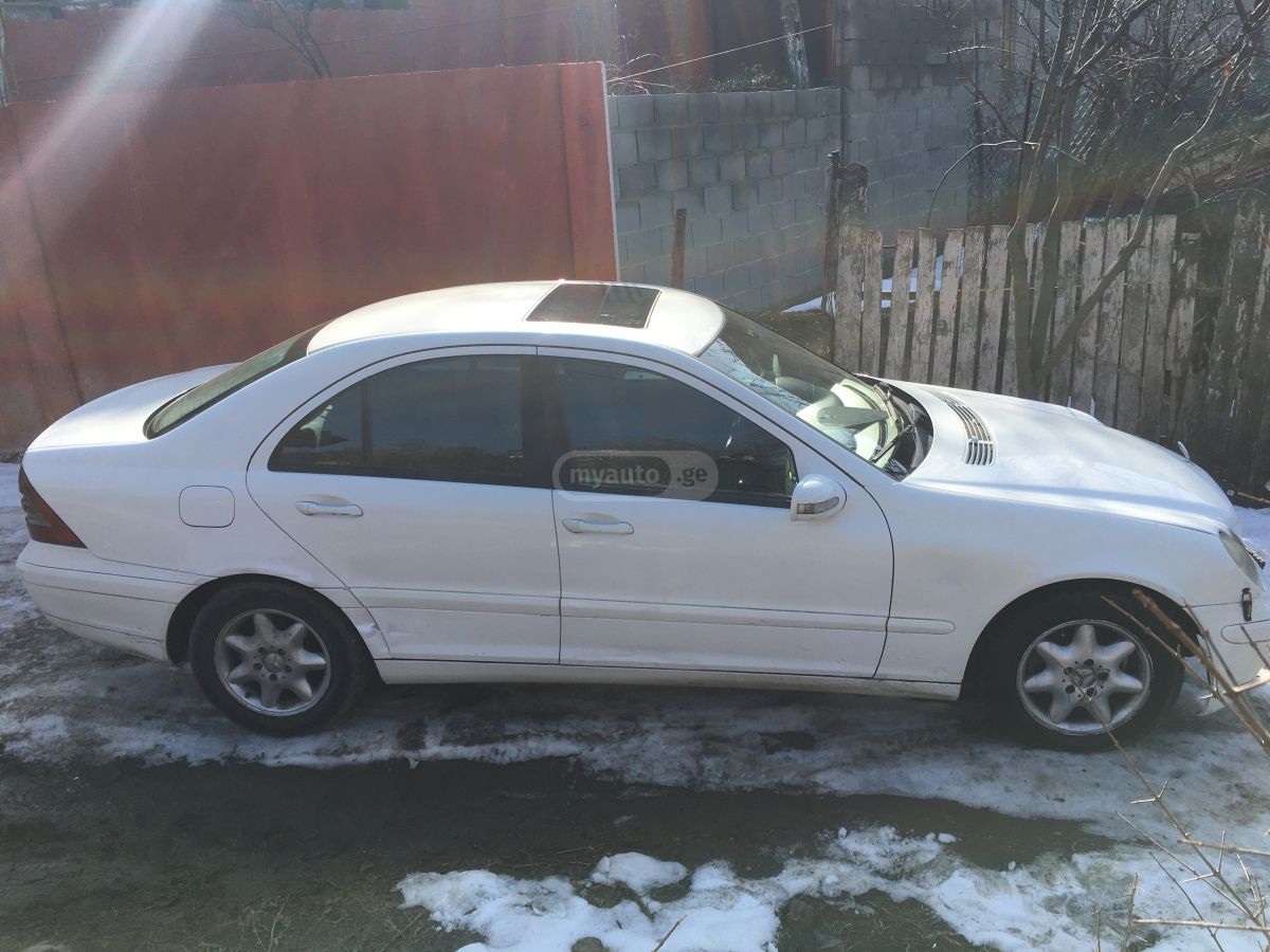 Mercedes-Benz C 200 2002 — photo 2