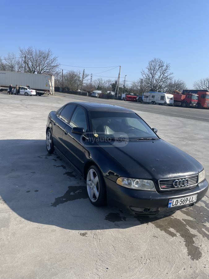 Audi A4 1995 — photo 2