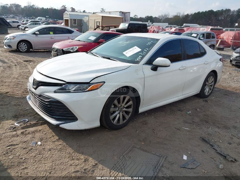 Toyota Camry 2020 — photo 2