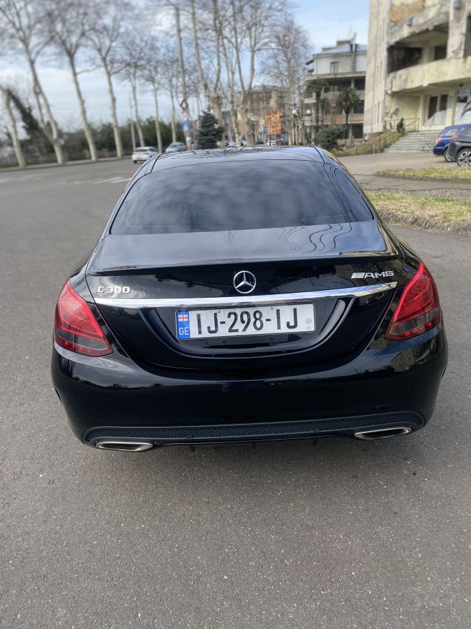Mercedes-Benz C 300 2018 — photo 2