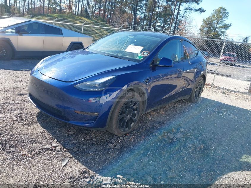 Tesla Model Y 2023 — photo 2