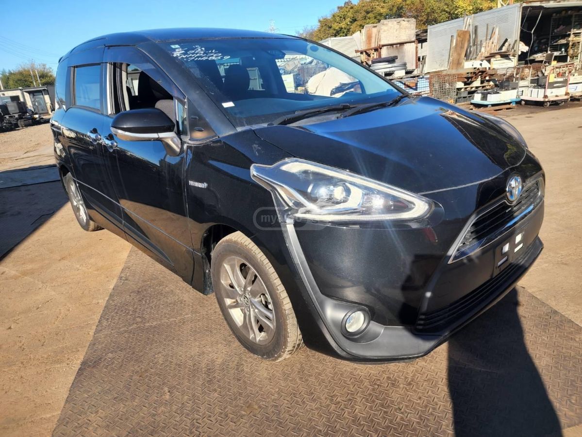 Toyota Sienta 2017 — photo 2