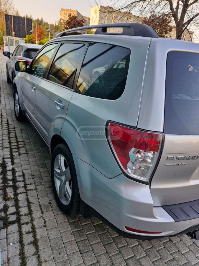 Subaru Forester 2010 — photo 2