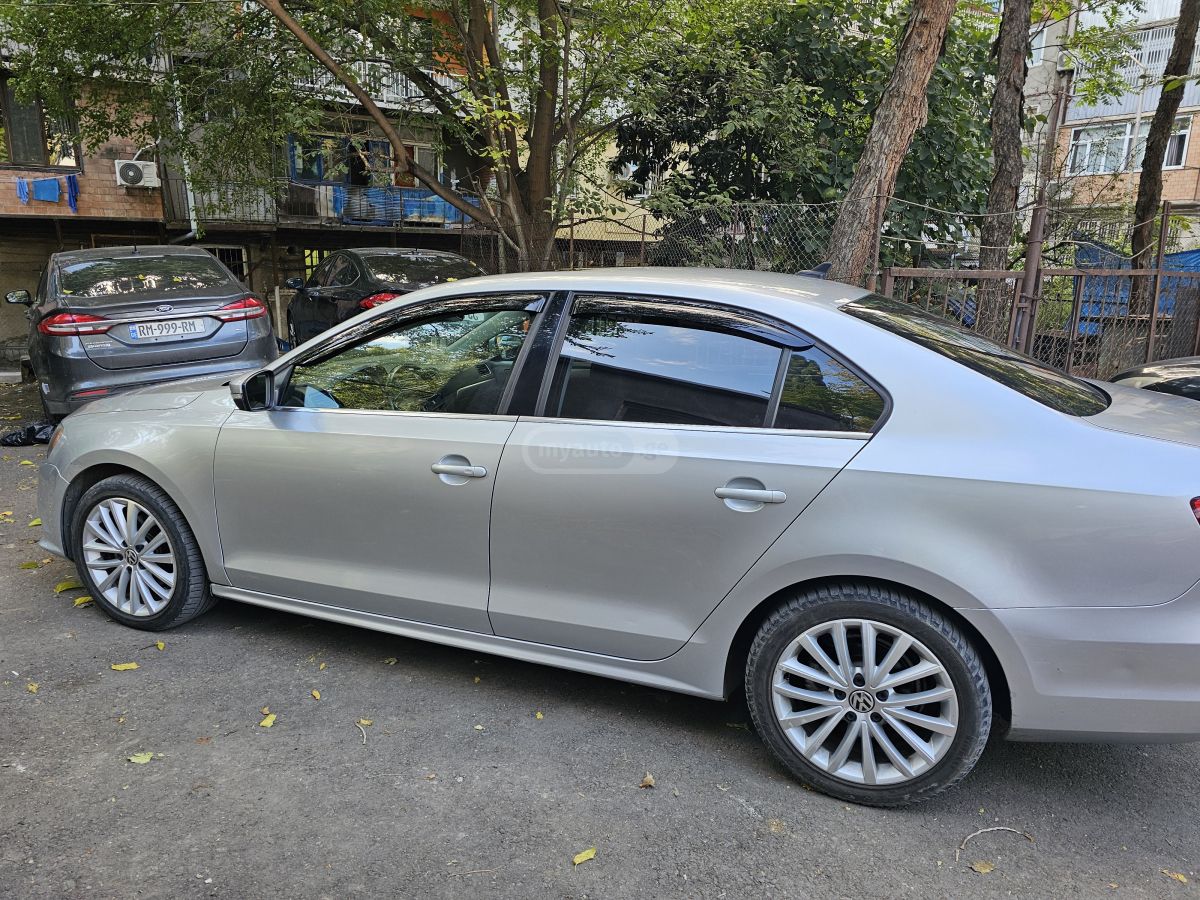 Volkswagen Jetta 2015 — photo 2
