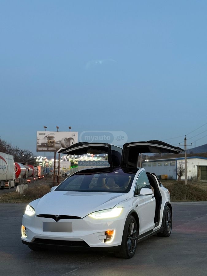 Tesla Model X 2016 — photo 2