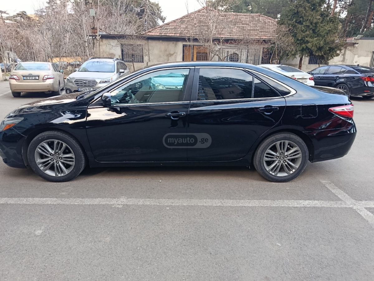 Toyota Camry 2016 — photo 2