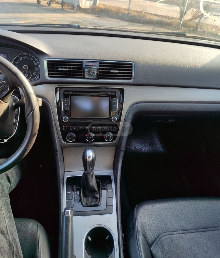 Volkswagen Passat 2014 — photo 2