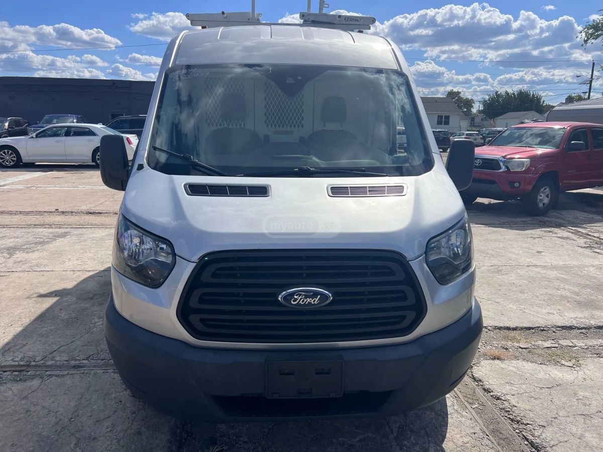 Ford Transit 2017 — photo 2