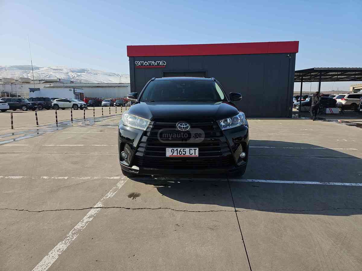 Toyota Highlander 2018 — photo 2