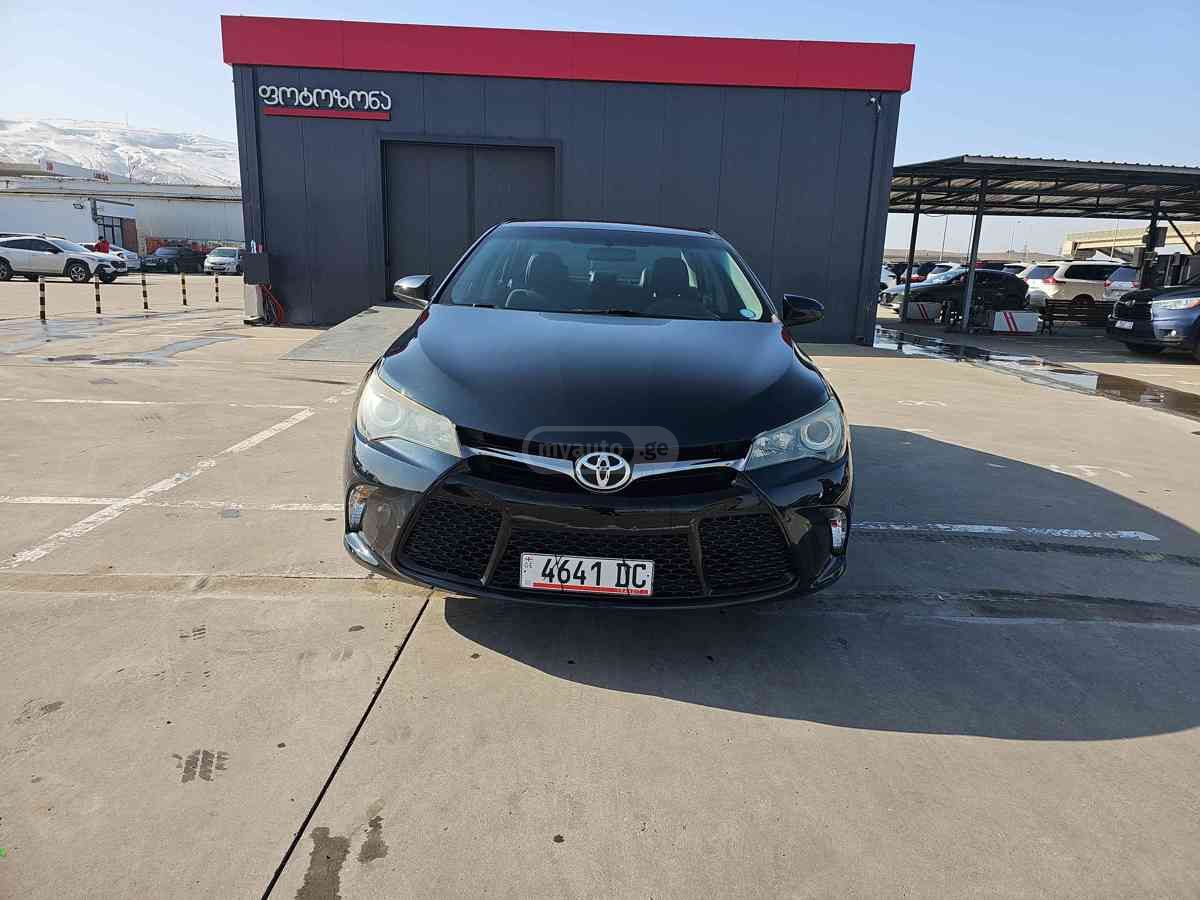 Toyota Camry 2016 — photo 2