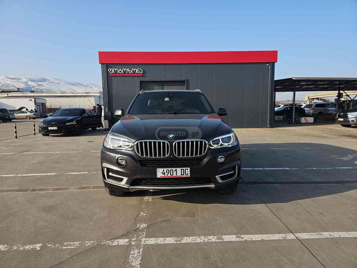 BMW X5 2017 — photo 2