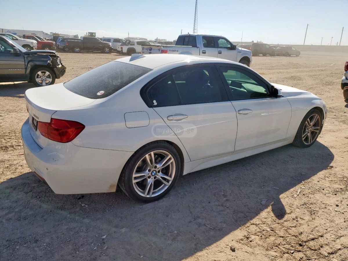 BMW 330 2017 — photo 2