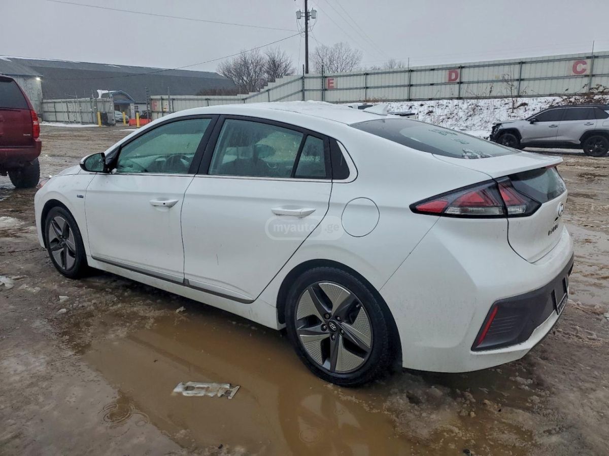 Hyundai Ioniq 2020 — photo 2