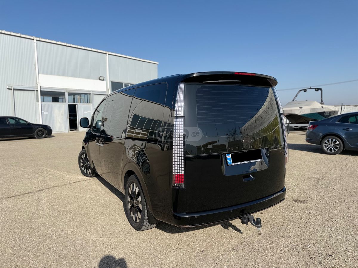 Hyundai Staria 2024 — photo 2