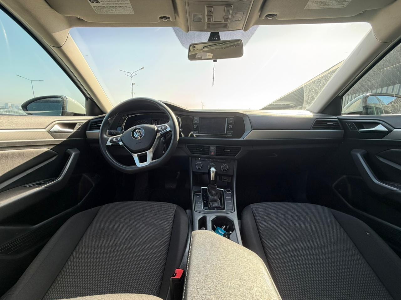 Volkswagen Jetta 2018 — photo 2