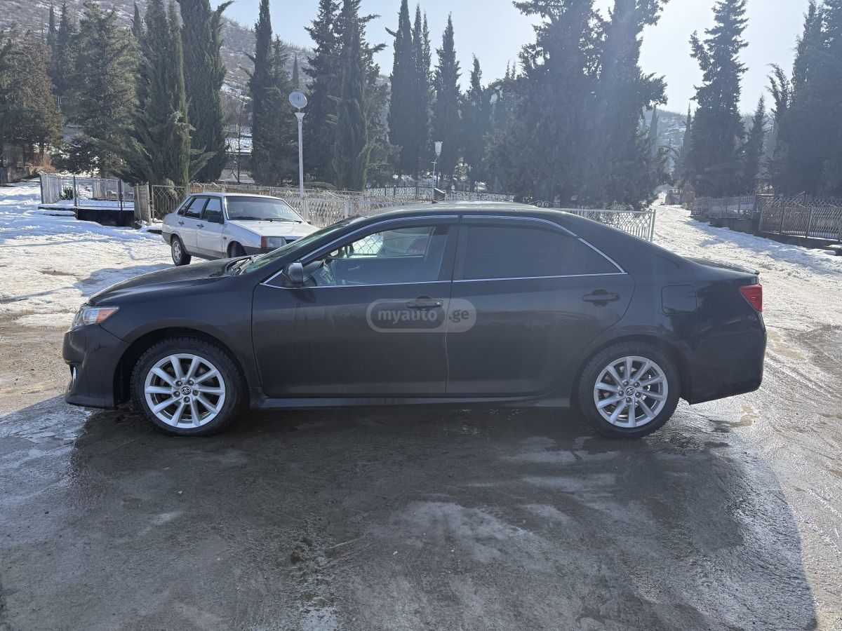 Toyota Camry 2014 — photo 2