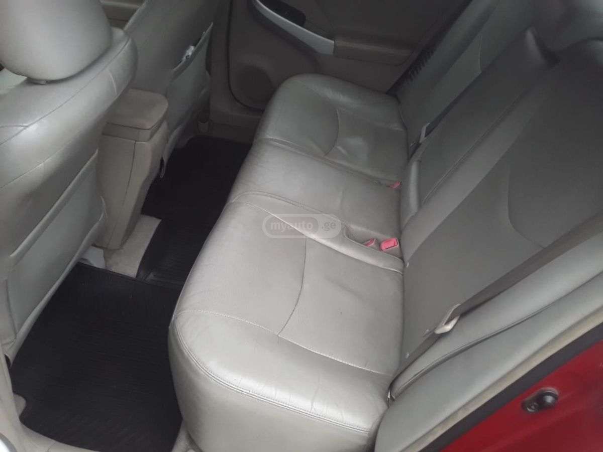 Toyota Prius 2011 — photo 2