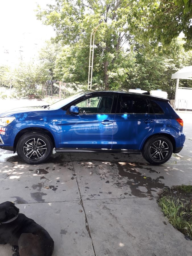 Mitsubishi Outlander Sport 2018 — photo 2