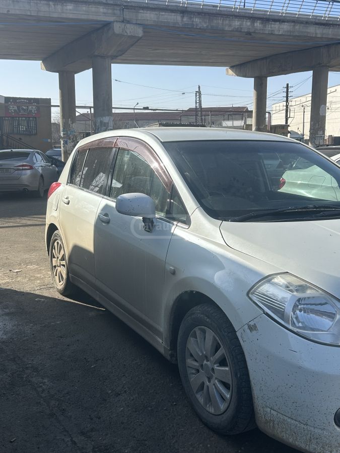 Nissan Tiida 2004 — photo 2