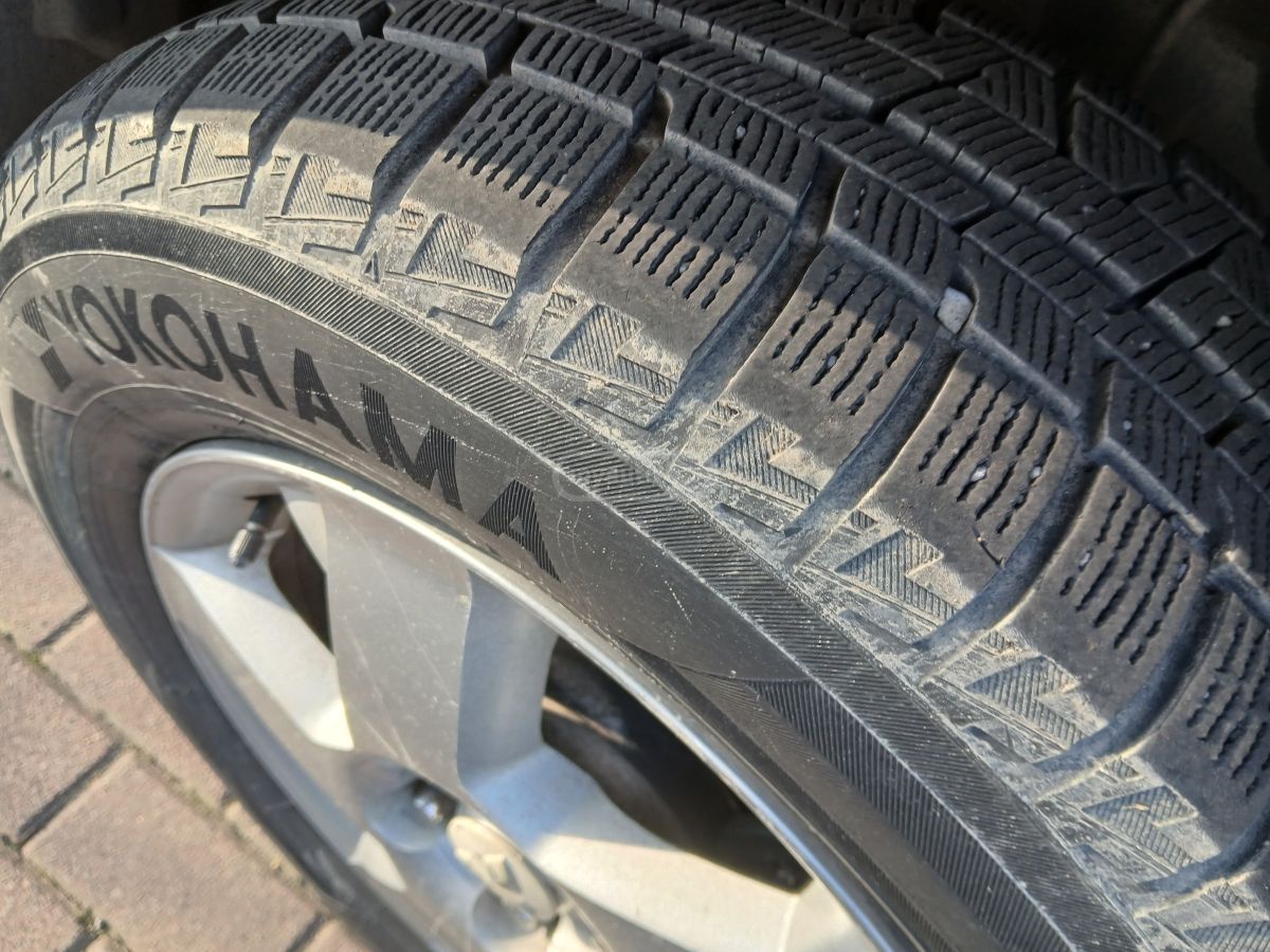 Mitsubishi Airtrek 2001 — photo 2