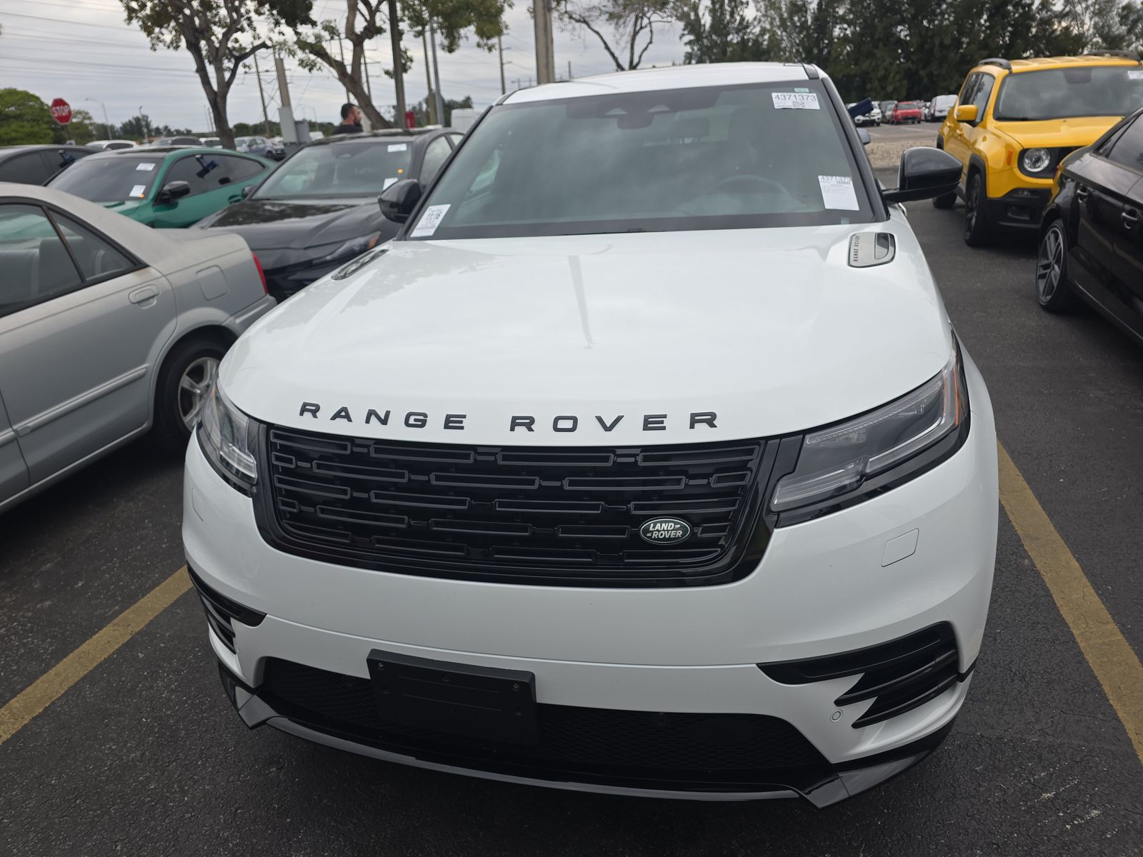 Land Rover Range Rover  Velar 2025 — photo 2