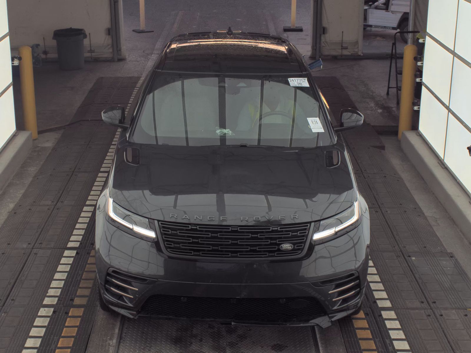 Land Rover Range Rover Velar 2024 — photo 2
