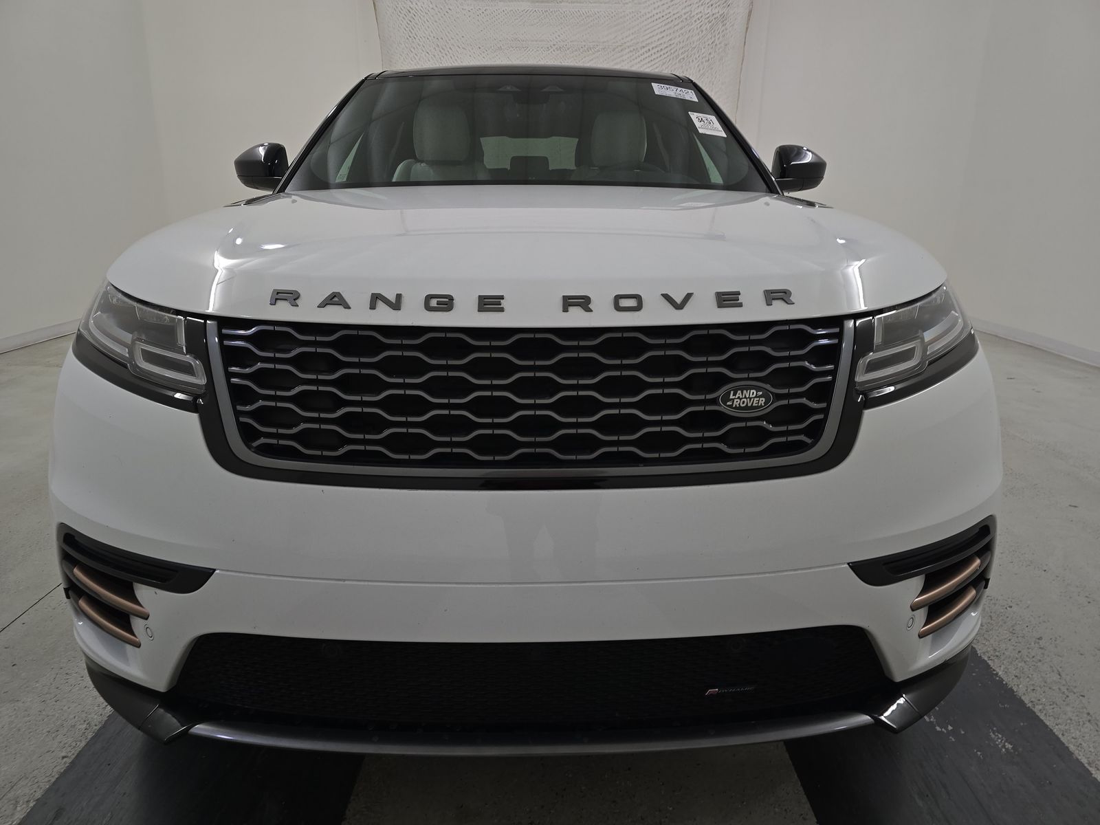 Land Rover Range Rover  Velar 2023 — photo 2