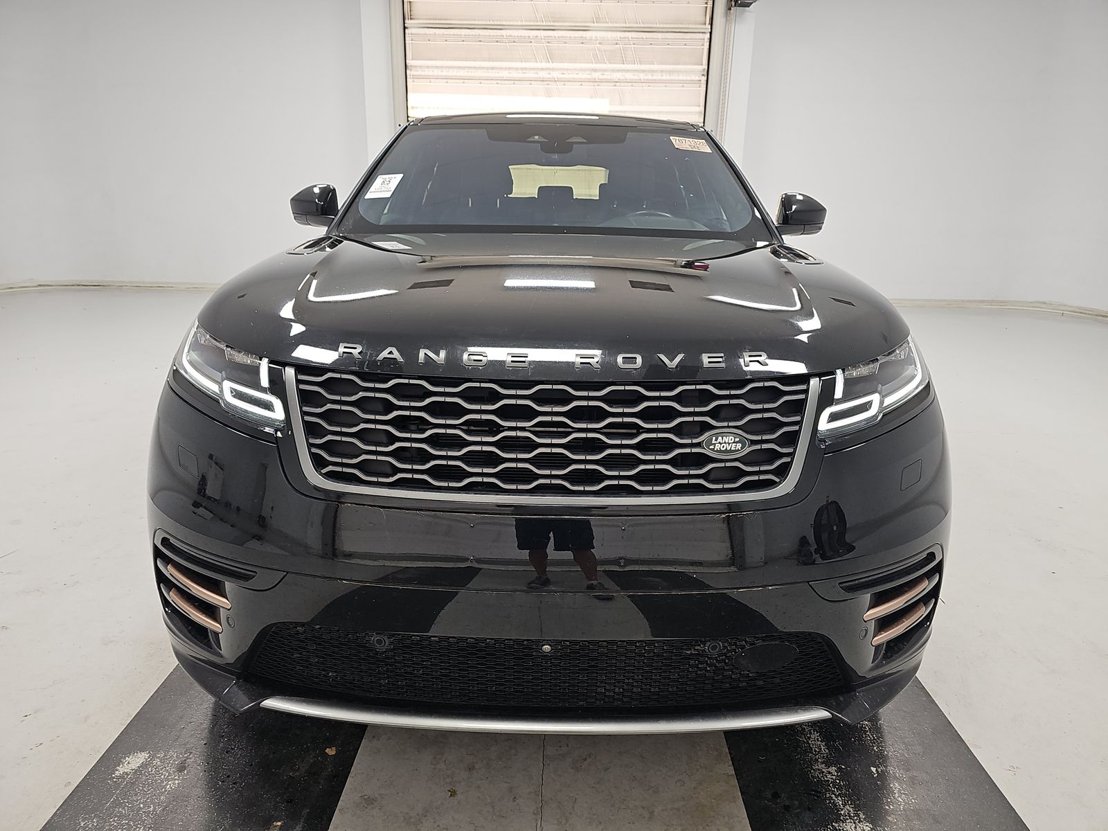 Land Rover Range Rover  Velar 2021 — photo 2
