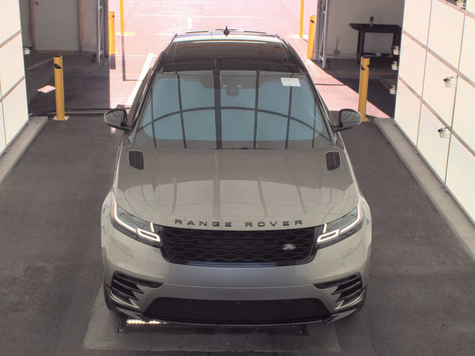 Land Rover Range Rover Velar 2020 — photo 2
