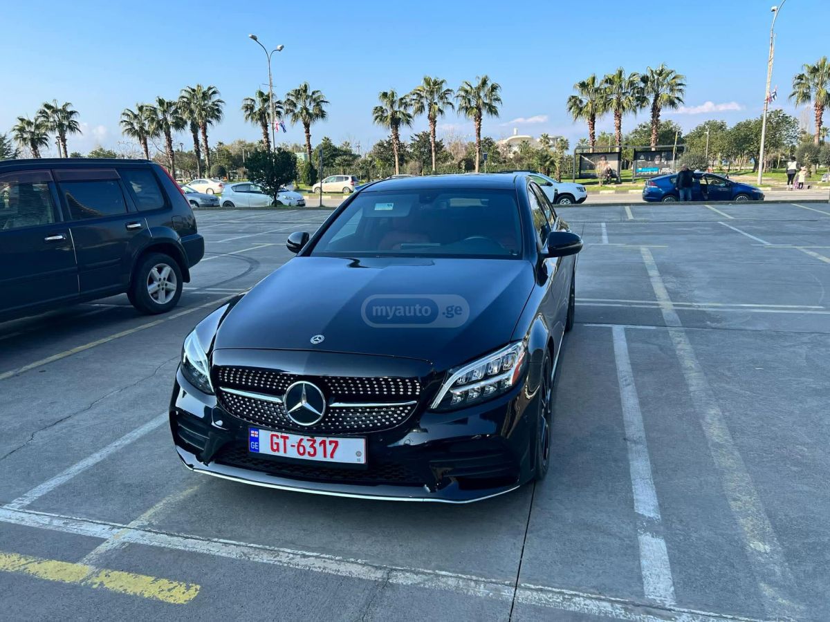 Mercedes-Benz C 300 2019 — photo 2