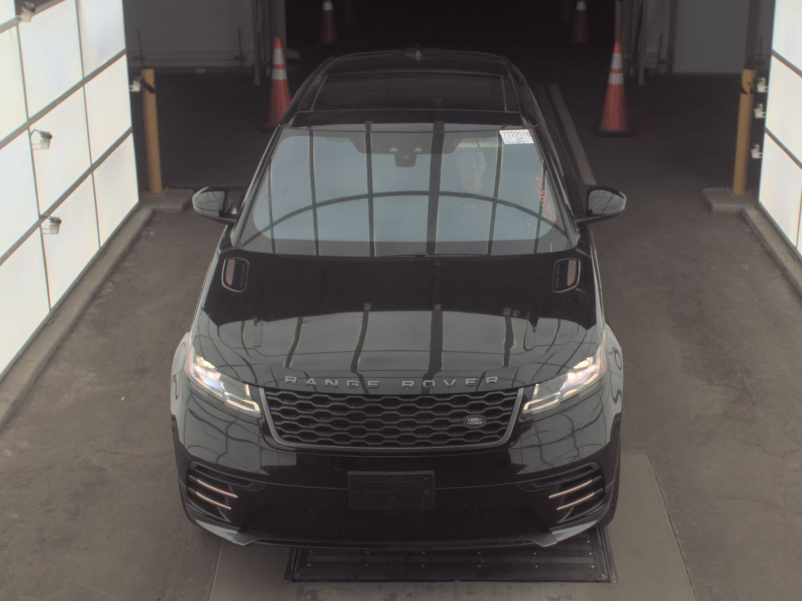 Land Rover Range Rover Velar 2018 — photo 2
