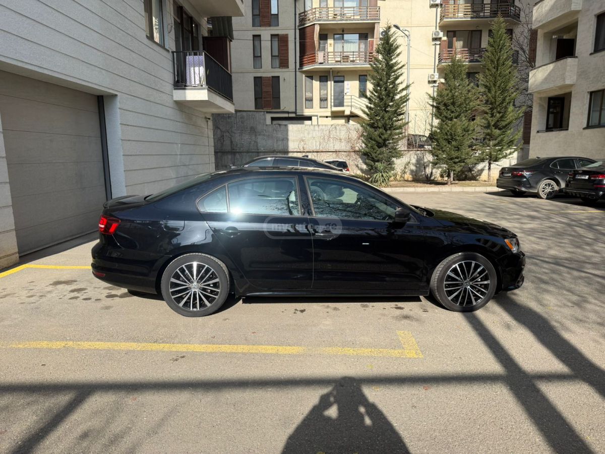 Volkswagen Jetta 2016 — photo 2