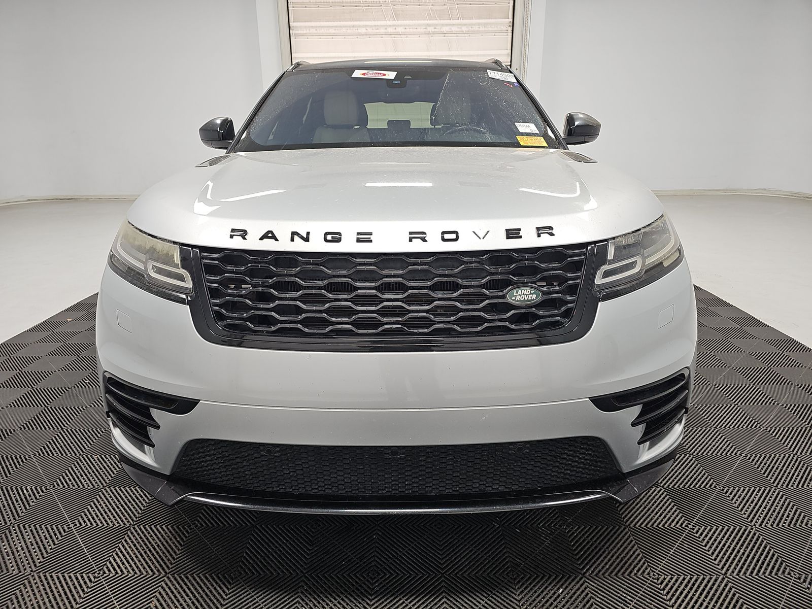 Land Rover Range Rover Velar 2018 — photo 2