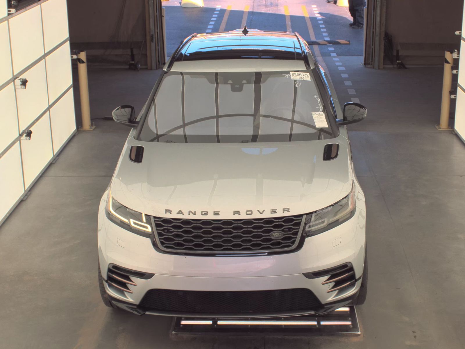 Land Rover Range Rover  Velar 2018 — photo 2