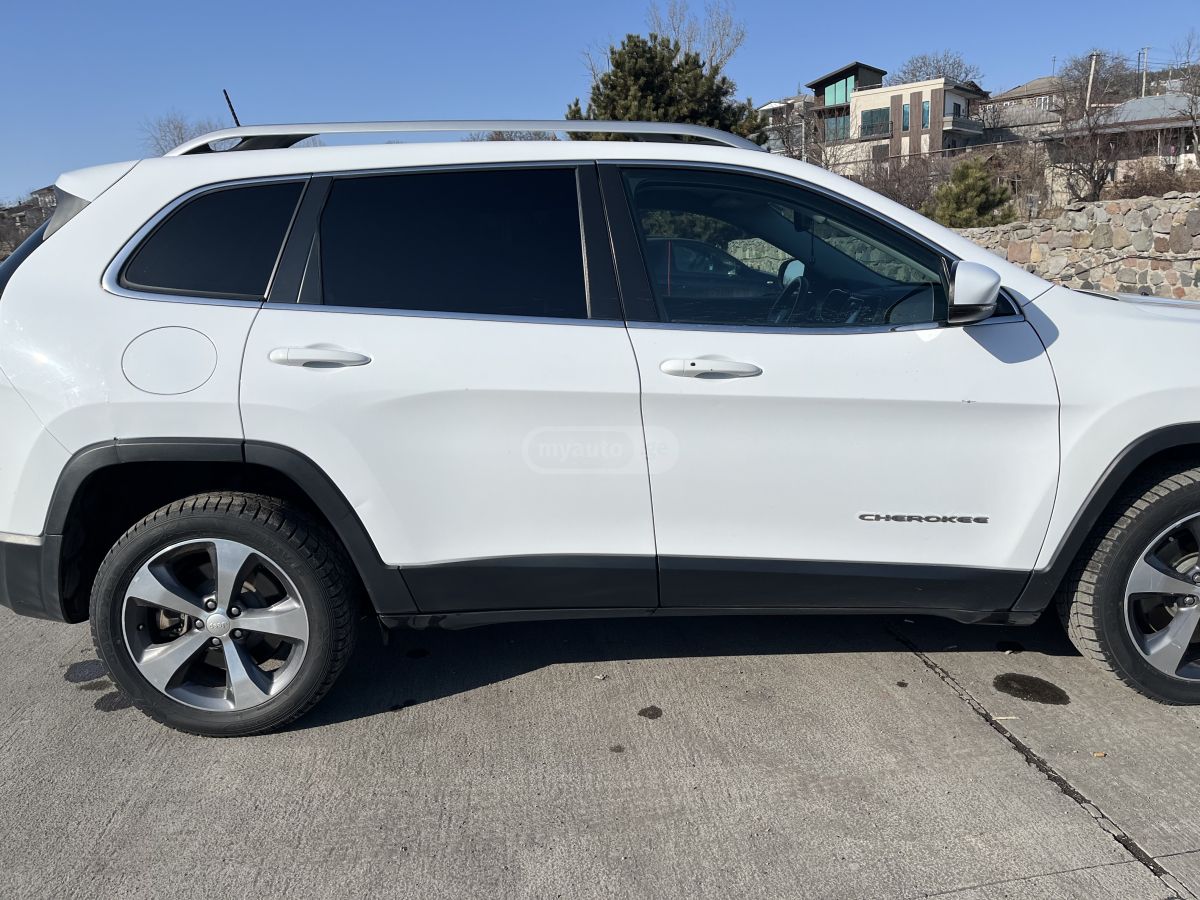 Jeep Cherokee 2018 — photo 2