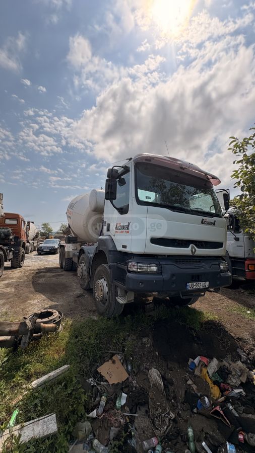Renault Premium