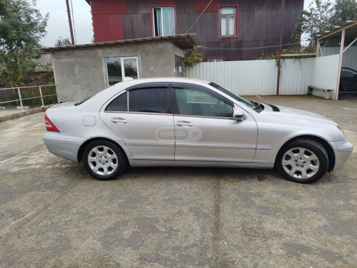 Mercedes-Benz C 200 2002 — photo 2