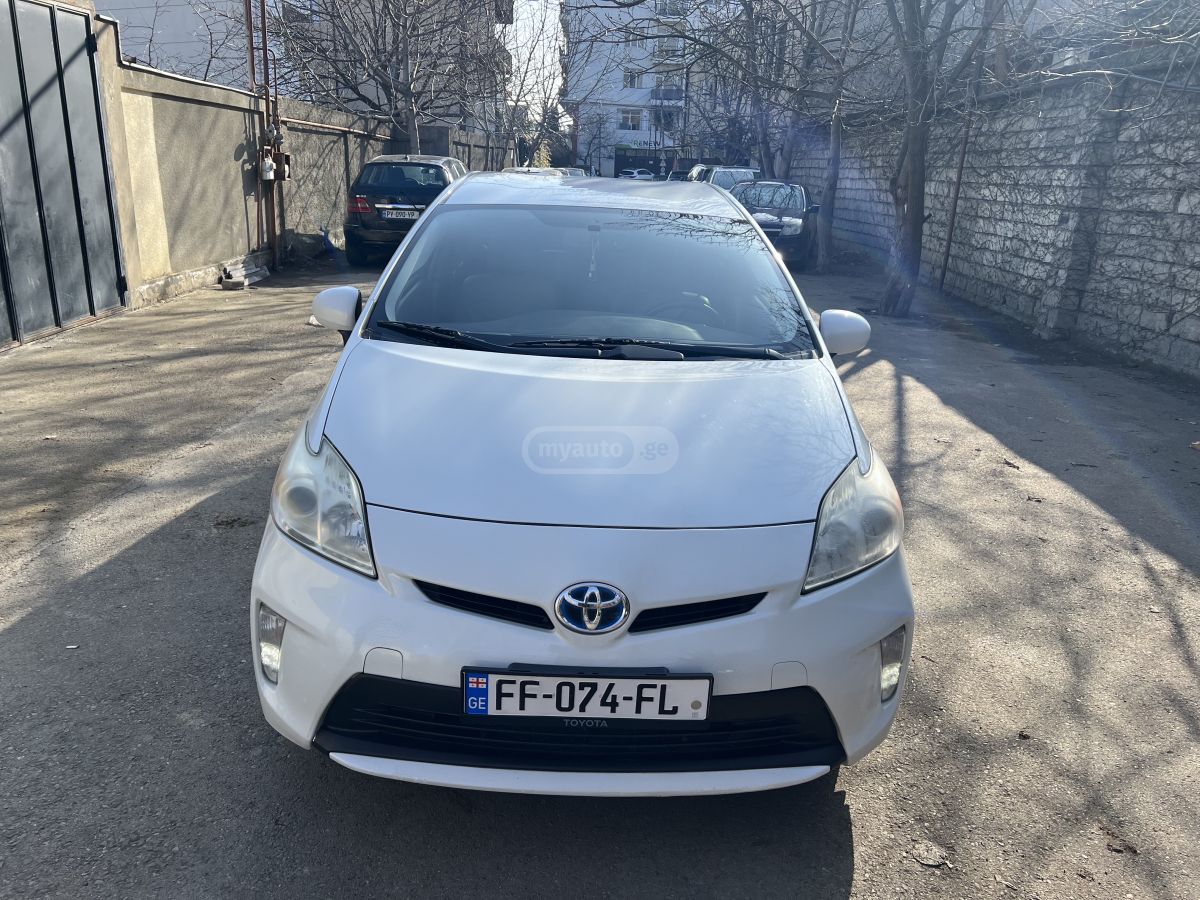 Toyota Prius 2014 — photo 2
