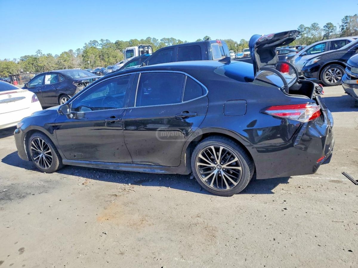 Toyota Camry 2019 — photo 2
