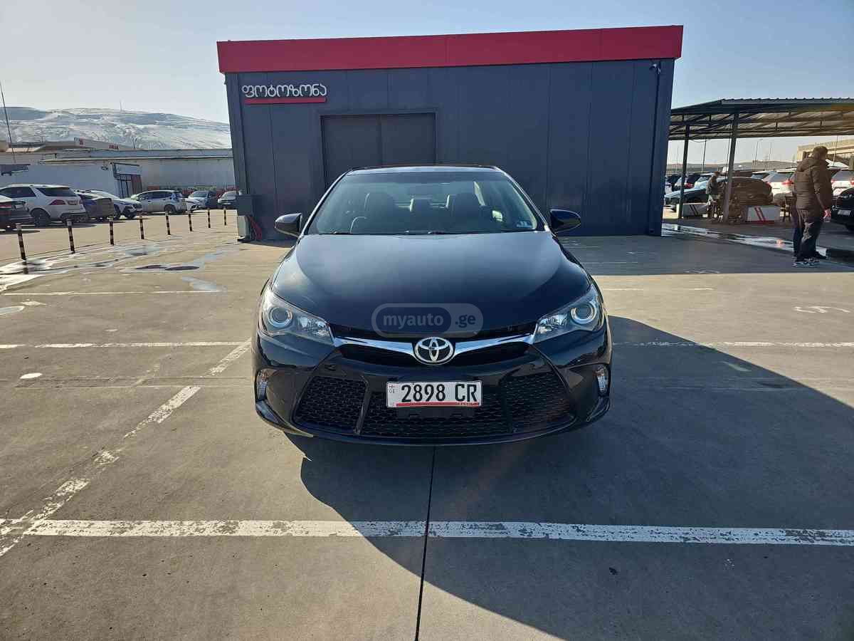 Toyota Camry 2017 — photo 2