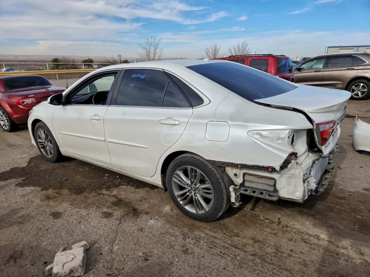 Toyota Camry 2015 — photo 2