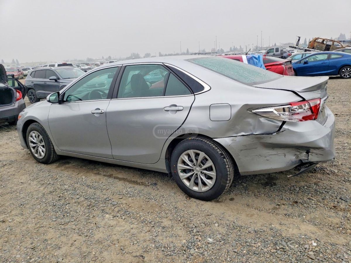 Toyota Camry 2017 — photo 2