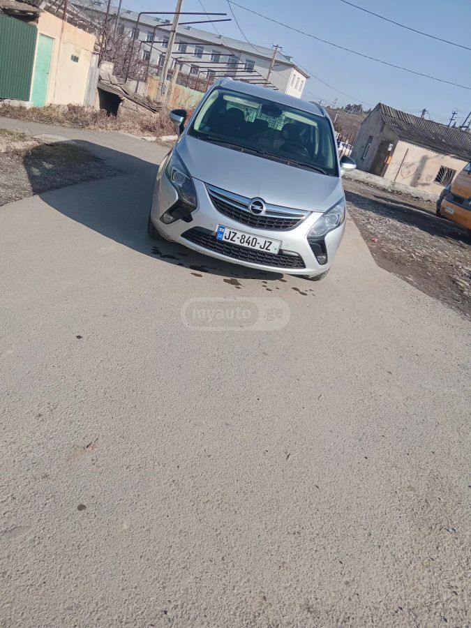 Opel Zafira 2014 — photo 2