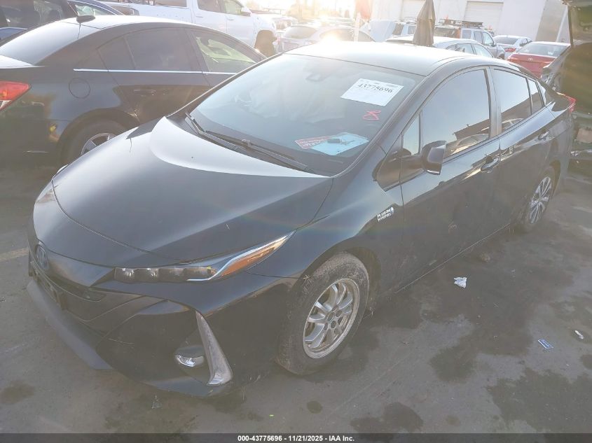 Toyota Prius 2022 — photo 2