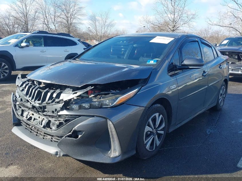 Toyota Prius 2017 — photo 2