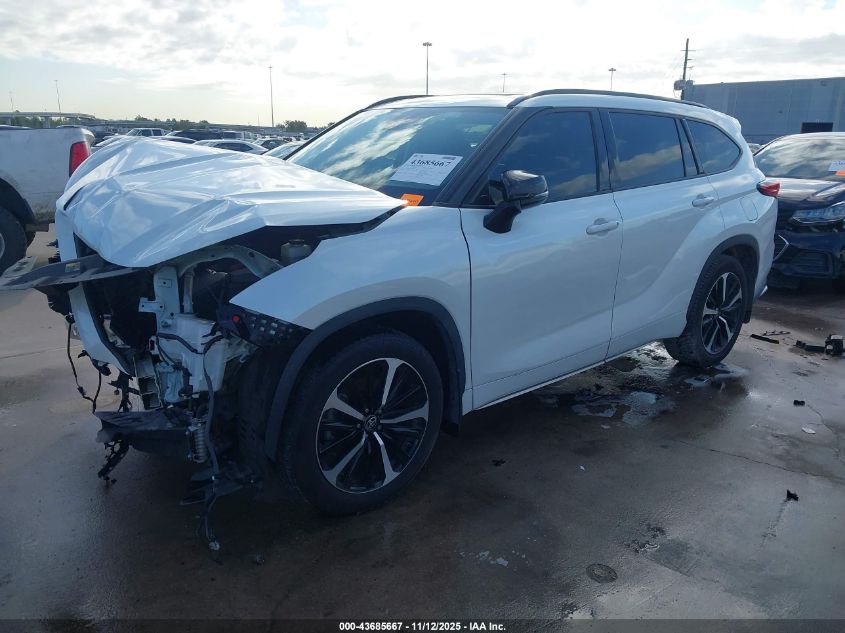 Toyota Highlander 2022 — photo 2